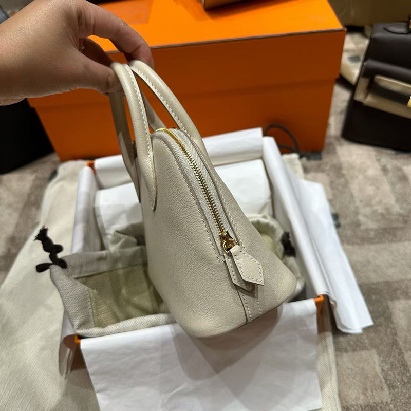 エルメス ボリードミニの通販 HERMES ボリード1923 ミニ クレ シェブルミゾル シルバー金具 H073444CK10 ボリード1923 ミニ 定価 - 画像 (4)