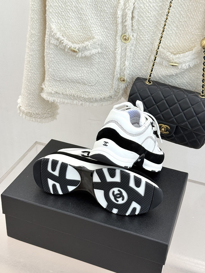 レディース 最高級シャネルスーパーコピー CHANEL 2026年春夏 スニーカー ホワイト ブラック G47276-B24506-UA462 シャネル スニーカー 白 - 画像 (3)