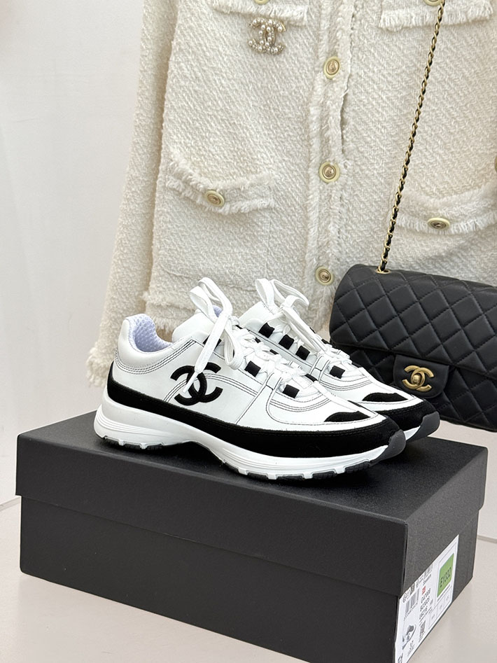 レディース 最高級シャネルスーパーコピー CHANEL 2026年春夏 スニーカー ホワイト ブラック G47276-B24506-UA462 シャネル スニーカー 白 - 画像 (2)