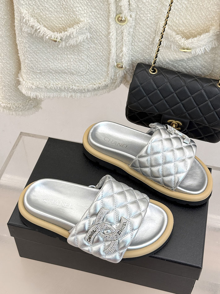 最高級シャネルスーパーコピー CHANEL 2026年春夏 新作 ラムスキン キルトウッド ミュール シルバー 2630814 シャネル サンダル 安い - 画像 (9)