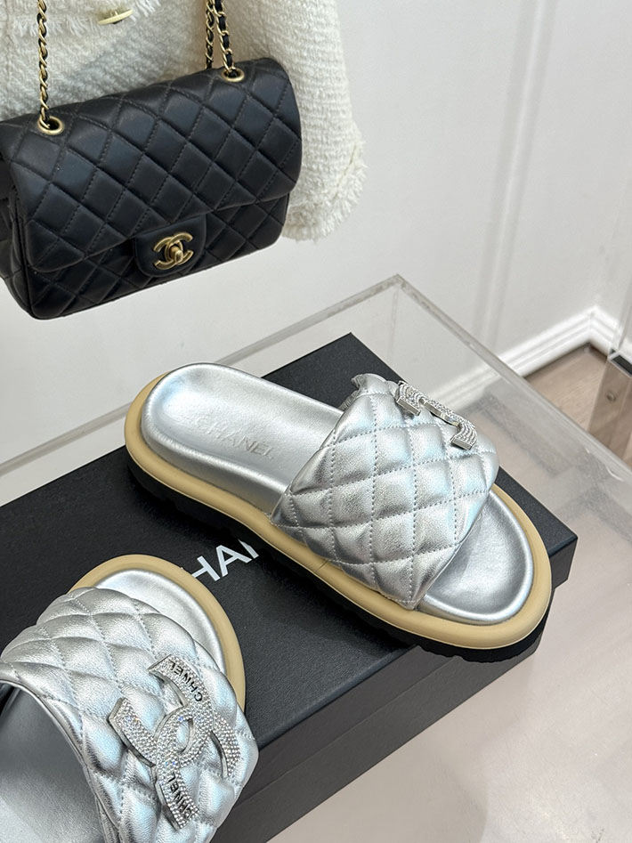 最高級シャネルスーパーコピー CHANEL 2026年春夏 新作 ラムスキン キルトウッド ミュール シルバー 2630814 シャネル サンダル 安い - 画像 (7)