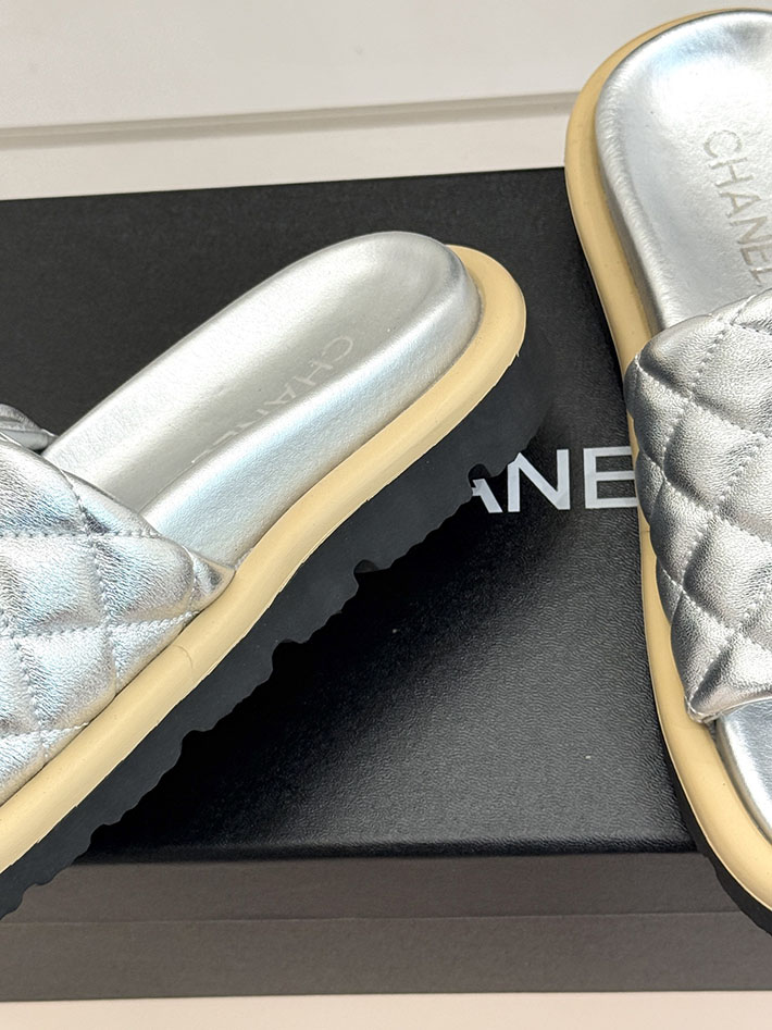 最高級シャネルスーパーコピー CHANEL 2026年春夏 新作 ラムスキン キルトウッド ミュール シルバー 2630814 シャネル サンダル 安い - 画像 (6)
