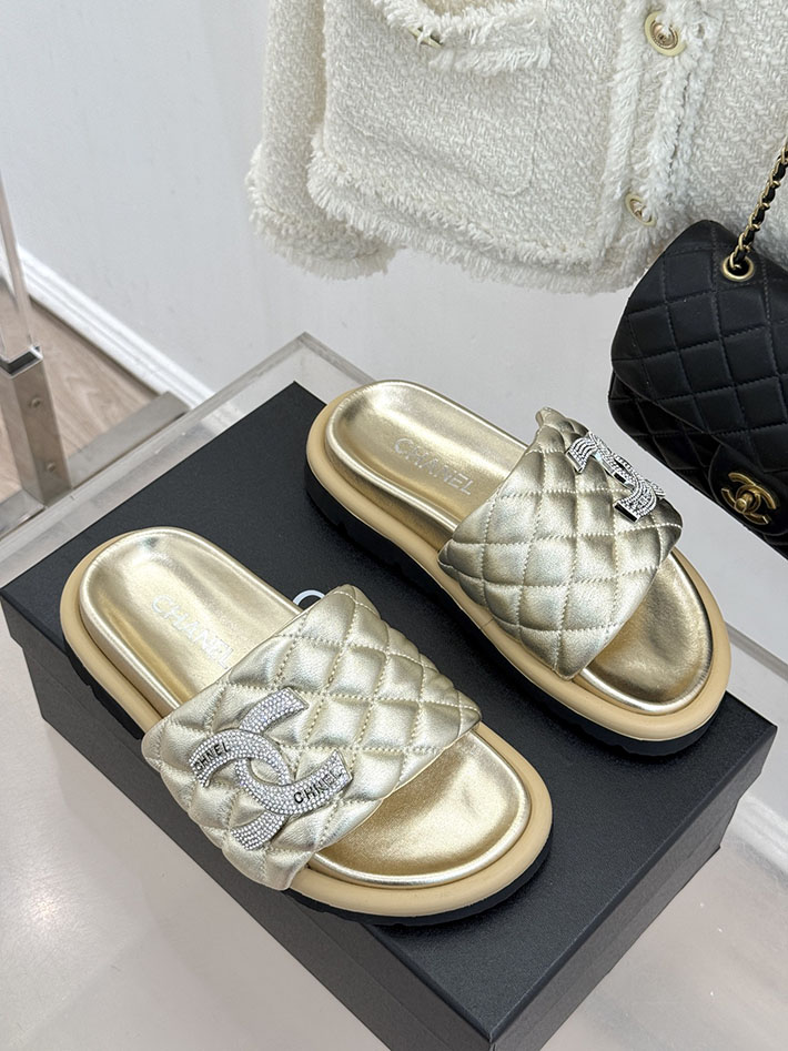 最高級シャネルスーパーコピー CHANEL 2026年春夏 新作 ラムスキン キルトウッド ミュール ゴールド 2630815 シャネル サンダル 定価 - 画像 (9)