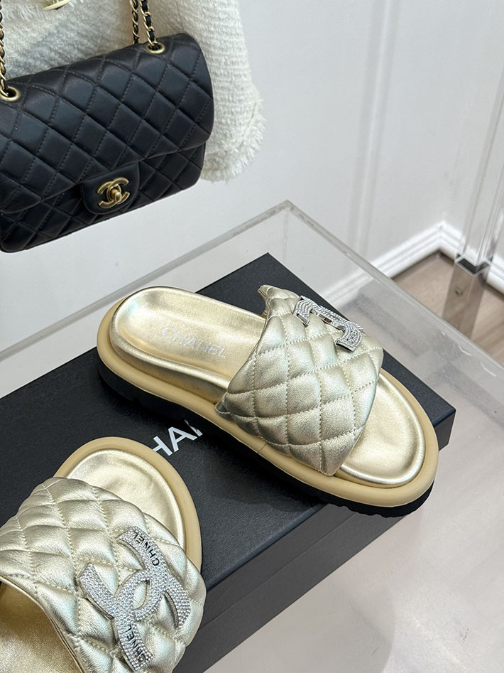 最高級シャネルスーパーコピー CHANEL 2026年春夏 新作 ラムスキン キルトウッド ミュール ゴールド 2630815 シャネル サンダル 定価 - 画像 (7)