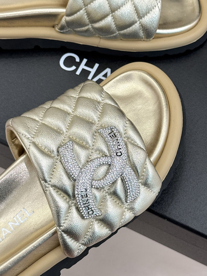 最高級シャネルスーパーコピー CHANEL 2026年春夏 新作 ラムスキン キルトウッド ミュール ゴールド 2630815 シャネル サンダル 定価 - 画像 (5)