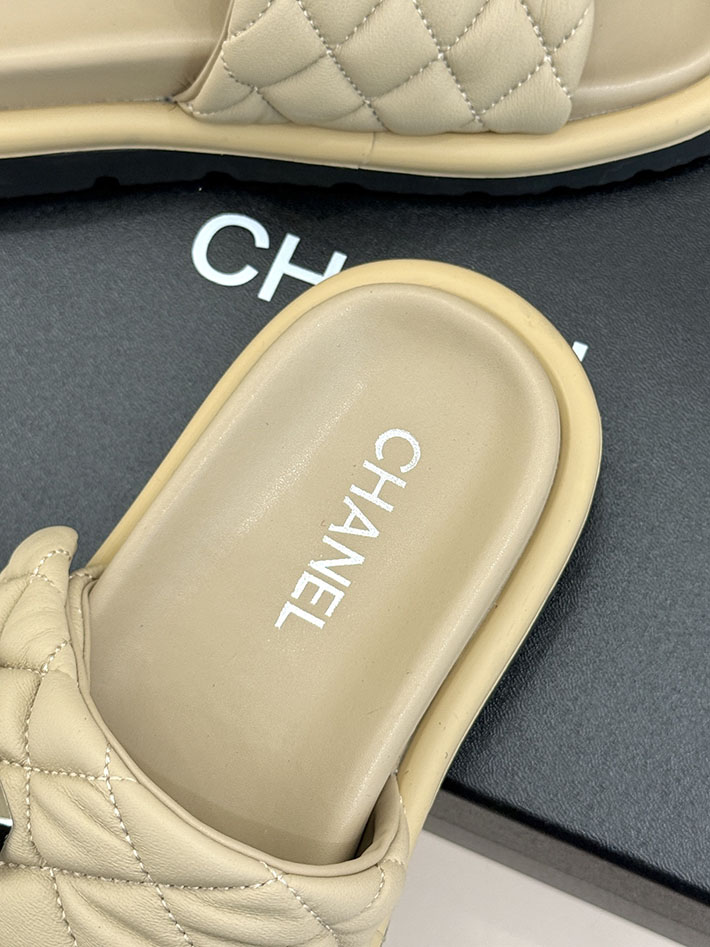 最高級シャネルスーパーコピー CHANEL 2026年春夏 新作 ラムスキン キルトウッド ミュール ベージュ 2630817 シャネル サンダル 公式 - 画像 (4)