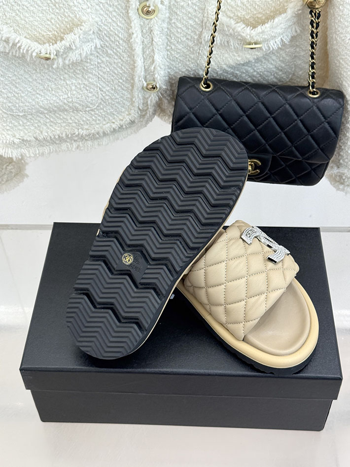最高級シャネルスーパーコピー CHANEL 2026年春夏 新作 ラムスキン キルトウッド ミュール ベージュ 2630817 シャネル サンダル 公式 - 画像 (3)