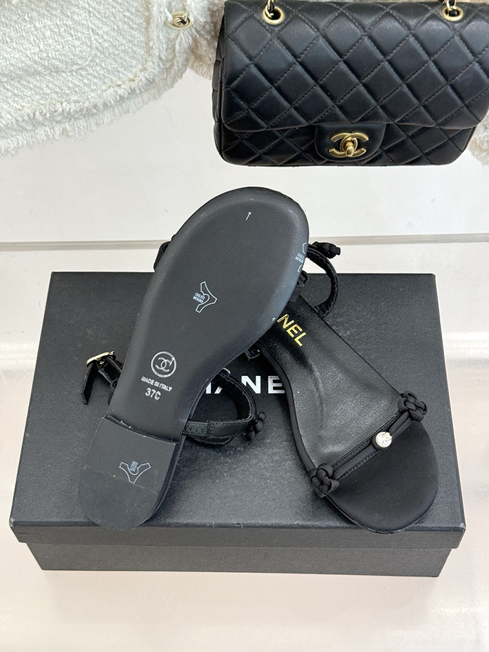 最高級シャネルスーパーコピー CHANEL 2026年春夏 新作 フラットサンダル カジュアルサンダル ブラック 2630824 フラットサンダル 黒 - 画像 (3)