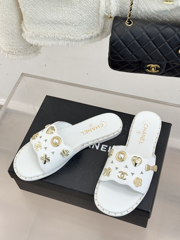 シャネル サンダル 定価