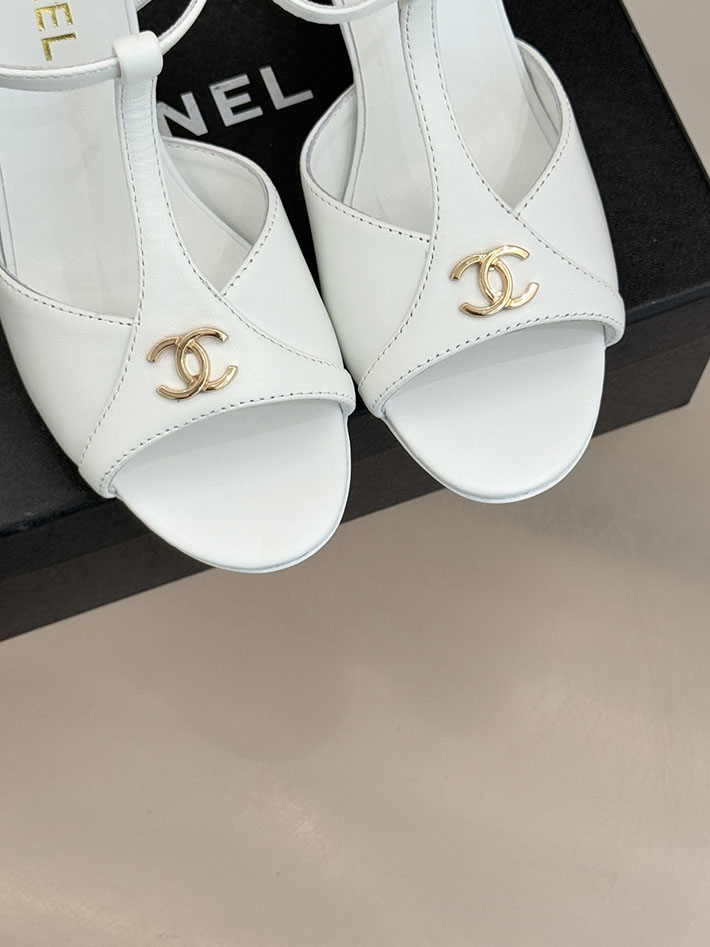 最高級シャネルスーパーコピー CHANEL 2026年 新作 Tストラップサンダル ココマーク ラムスキン ホワイト 2630852 シャネル サンダル 白 - 画像 (5)
