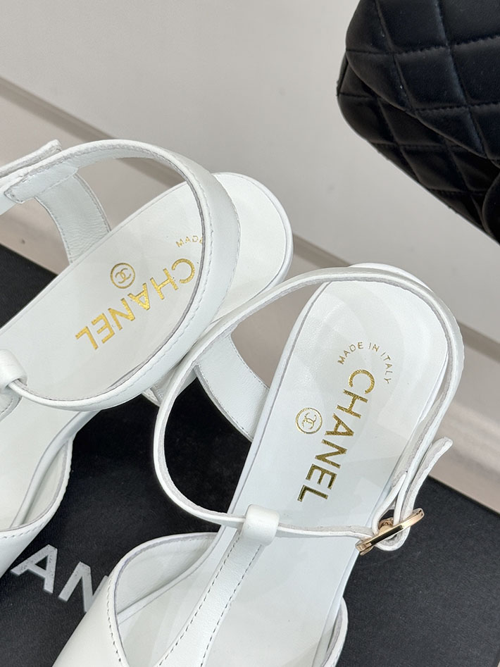 最高級シャネルスーパーコピー CHANEL 2026年 新作 Tストラップサンダル ココマーク ラムスキン ホワイト 2630852 シャネル サンダル 白 - 画像 (4)