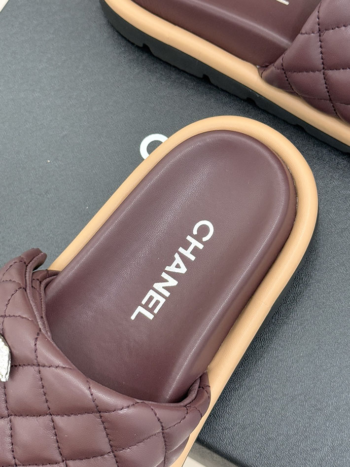 最高級シャネルスーパーコピー CHANEL 2026年 新作 サンダル マトラッセ ココマーク ミュール ワインレッド 2630864 サンダル おしゃれ レディース - 画像 (4)