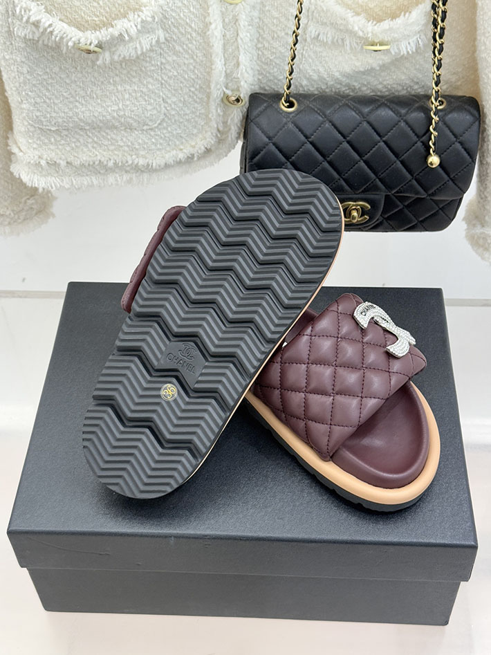 最高級シャネルスーパーコピー CHANEL 2026年 新作 サンダル マトラッセ ココマーク ミュール ワインレッド 2630864 サンダル おしゃれ レディース - 画像 (3)