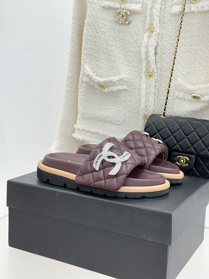 最高級シャネルスーパーコピー CHANEL 2026年 新作 サンダル マトラッセ ココマーク ミュール ワインレッド 2630864 サンダル おしゃれ レディース - 画像 (2)