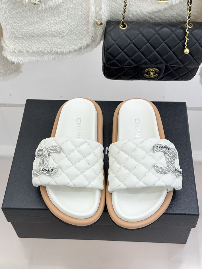 最高級シャネルスーパーコピー CHANEL 2026年 新作 サンダル マトラッセ ココマーク ミュール ホワイト 2630865 サンダル おしゃれ ブランド - 画像 (8)