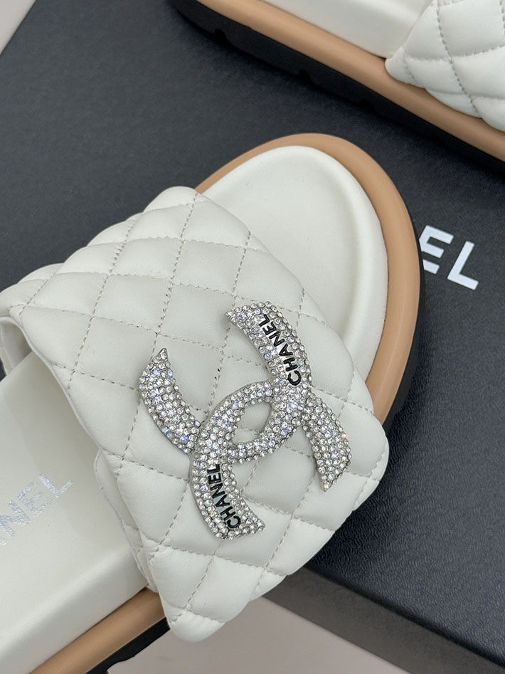 最高級シャネルスーパーコピー CHANEL 2026年 新作 サンダル マトラッセ ココマーク ミュール ホワイト 2630865 サンダル おしゃれ ブランド - 画像 (5)