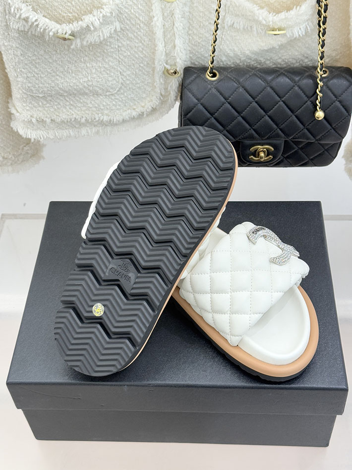 最高級シャネルスーパーコピー CHANEL 2026年 新作 サンダル マトラッセ ココマーク ミュール ホワイト 2630865 サンダル おしゃれ ブランド - 画像 (3)
