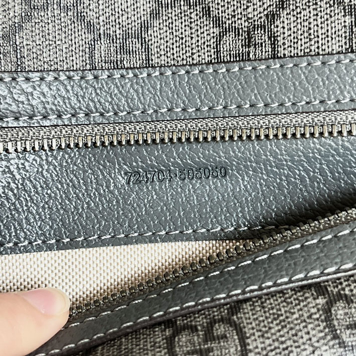 グッチ直営アウトレット店 GUCCI オフディア 斜め掛け ショルダーバッグ グレー&ブラック 724704 96IWT 1244 グッチ メッセンジャーバッグ メンズ - 画像 (2)