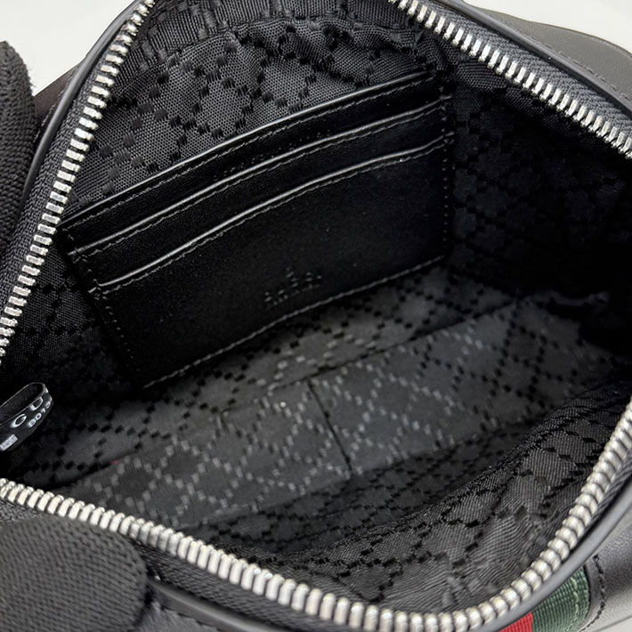 グッチ直営アウトレット店 GUCCI ウェブ トレードマーク ミニバッグ ブラック 867268 AAGIH 1057 GUCCI ショルダーバッグ メンズ 人気 - 画像 (2)