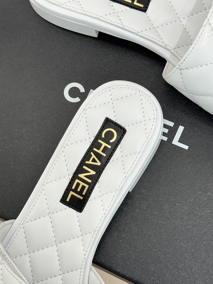 最高級シャネルスーパーコピー CHANEL ココマーク キルティング レザー ミュール サンダル ホワイト 2630914 シャネル サンダル レディース - 画像 (3)