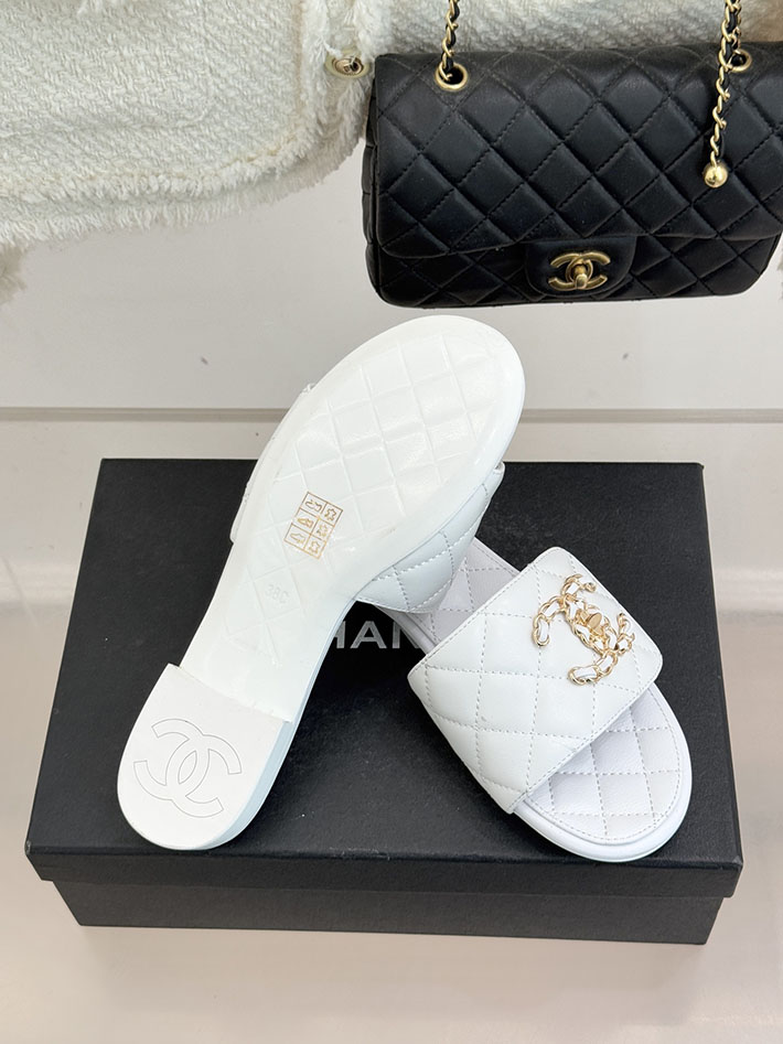 最高級シャネルスーパーコピー CHANEL ココマーク キルティング レザー ミュール サンダル ホワイト 2630914 シャネル サンダル レディース - 画像 (2)