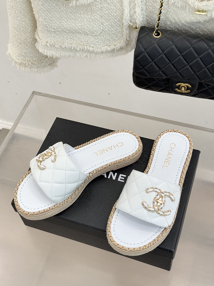 最高級シャネルスーパーコピー CHANEL ココマーク キルティング レザー ミュール サンダル ホワイト 2630916 シャネル サンダル 新作 - 画像 (9)