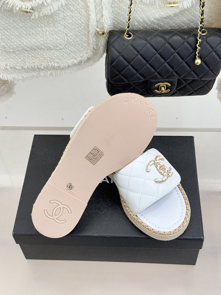 最高級シャネルスーパーコピー CHANEL ココマーク キルティング レザー ミュール サンダル ホワイト 2630916 シャネル サンダル 新作 - 画像 (2)