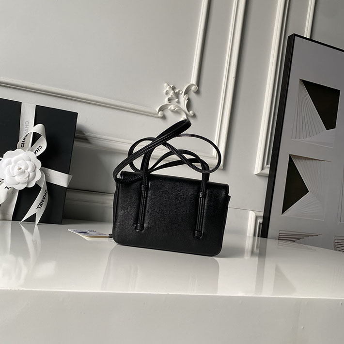 シャネル 新作バッグ 2026 CHANEL ストラップ クラッチ バッグ ダークブルー AP5068-B23204-U2366 シャネル バッグ ミニ - 画像 (9)