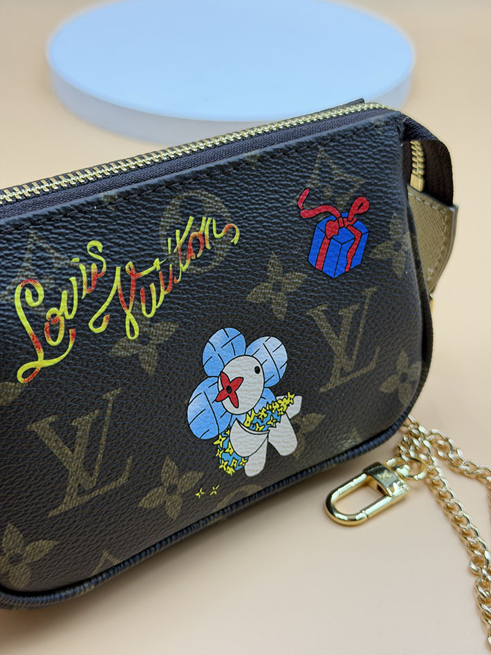 ルイヴィトン販売店舗 レディースバッグ LV ミニポシェット・アクセソワール ヴィヴィエンヌ モノグラム ブルー M15328 ルイヴィトン ポシェット 人気ランキング - 画像 (4)