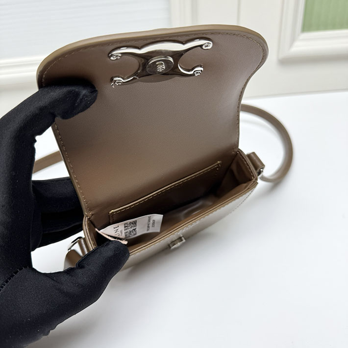 セリーヌ バッグ 人気 ランキング CELINE MINI CROSSBODY BAG ミニ クロスボディバッグ グレイズドブラウン 10N673DPV.19BG セリーヌ ミニ バッグ チェーン - 画像 (7)