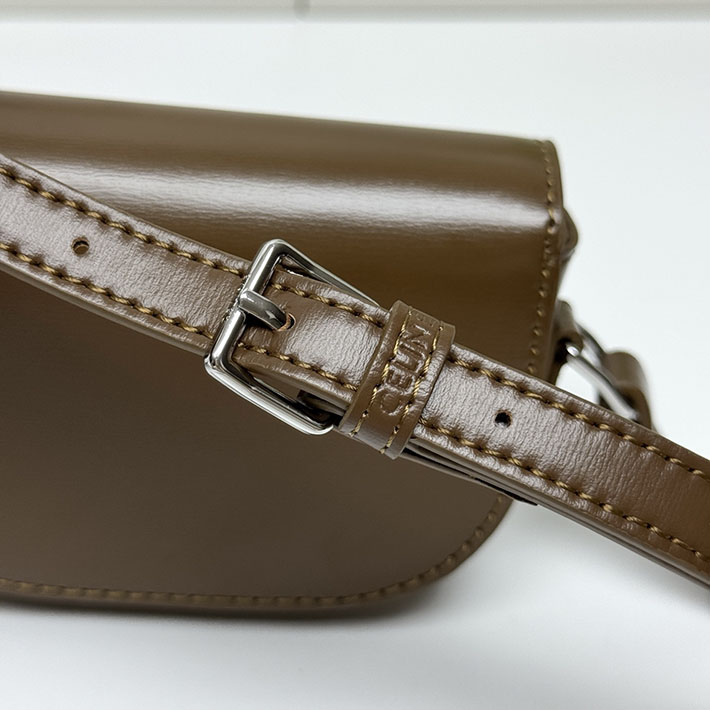 セリーヌ バッグ 人気 ランキング CELINE MINI CROSSBODY BAG ミニ クロスボディバッグ グレイズドブラウン 10N673DPV.19BG セリーヌ ミニ バッグ チェーン - 画像 (6)