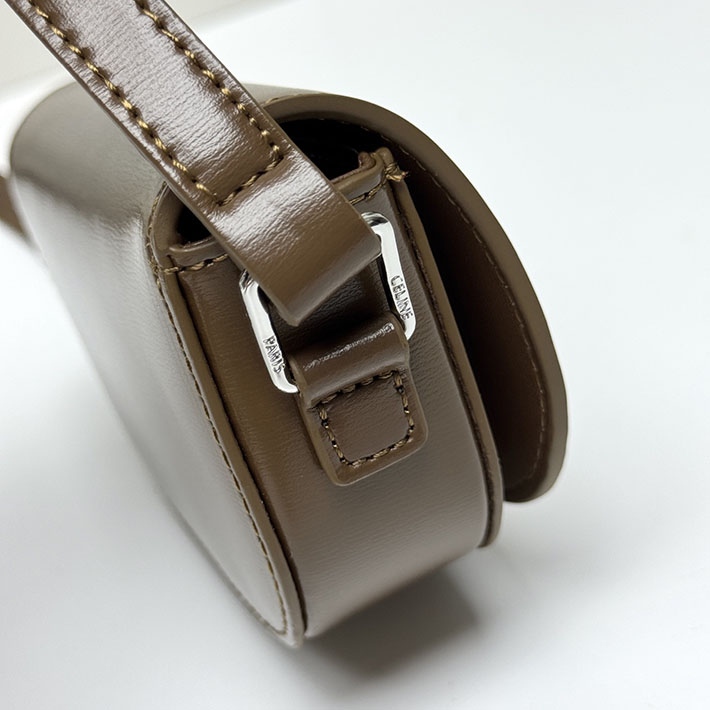 セリーヌ バッグ 人気 ランキング CELINE MINI CROSSBODY BAG ミニ クロスボディバッグ グレイズドブラウン 10N673DPV.19BG セリーヌ ミニ バッグ チェーン - 画像 (3)