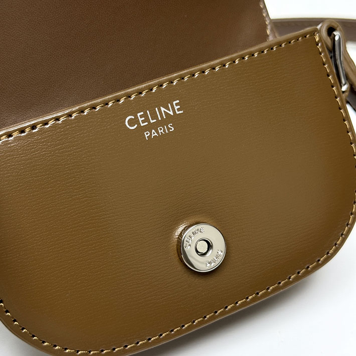 セリーヌ バッグ 人気 ランキング CELINE MINI CROSSBODY BAG ミニ クロスボディバッグ グレイズドブラウン 10N673DPV.19BG セリーヌ ミニ バッグ チェーン - 画像 (2)