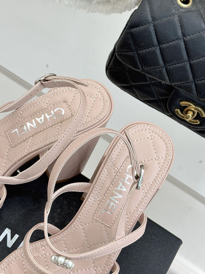 最高級シャネルスーパーコピー CHANEL サンダル 2026年 新作 95mm ラミネート ラムスキン ピンク 2630957 レディース シャネル サンダル - 画像 (3)