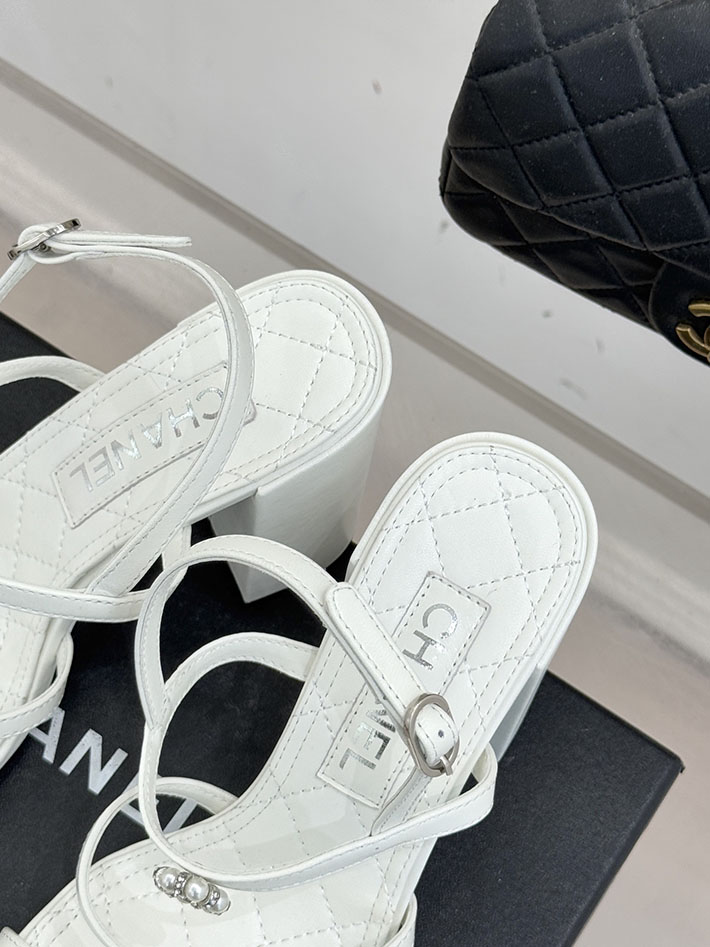 最高級シャネルスーパーコピー CHANEL サンダル 2026年 新作 95mm ラミネート ラムスキン ホワイト 2630958 シャネル サンダル 白 - 画像 (3)