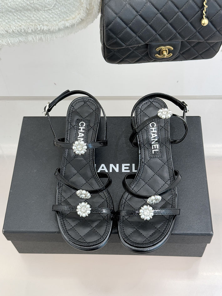 最高級シャネルスーパーコピー CHANEL ラグジュアリー サンダル ラミネート ラムスキン ブラック 2630960 シャネル風サンダル - 画像 (7)