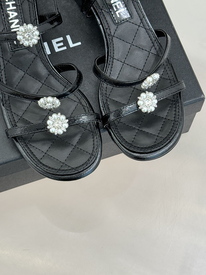 最高級シャネルスーパーコピー CHANEL ラグジュアリー サンダル ラミネート ラムスキン ブラック 2630960 シャネル風サンダル - 画像 (4)