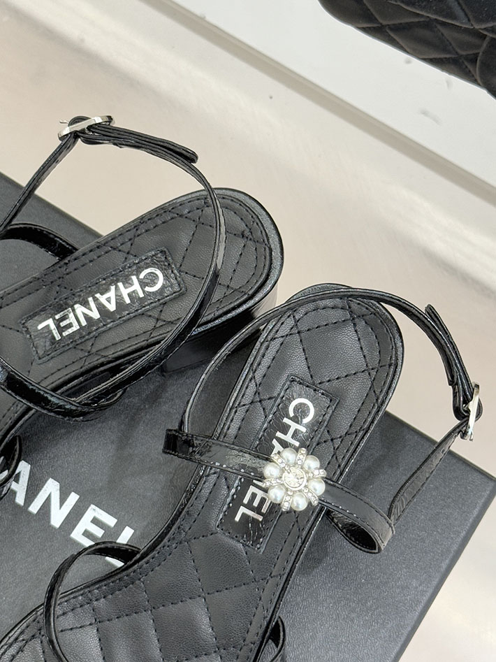 最高級シャネルスーパーコピー CHANEL ラグジュアリー サンダル ラミネート ラムスキン ブラック 2630960 シャネル風サンダル - 画像 (3)