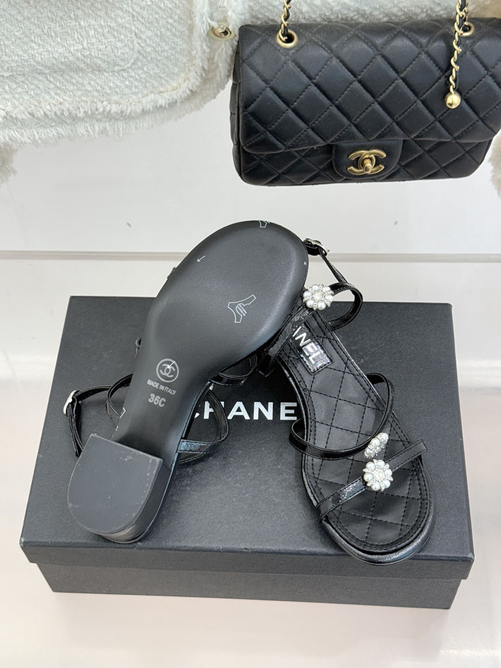 最高級シャネルスーパーコピー CHANEL ラグジュアリー サンダル ラミネート ラムスキン ブラック 2630960 シャネル風サンダル - 画像 (2)