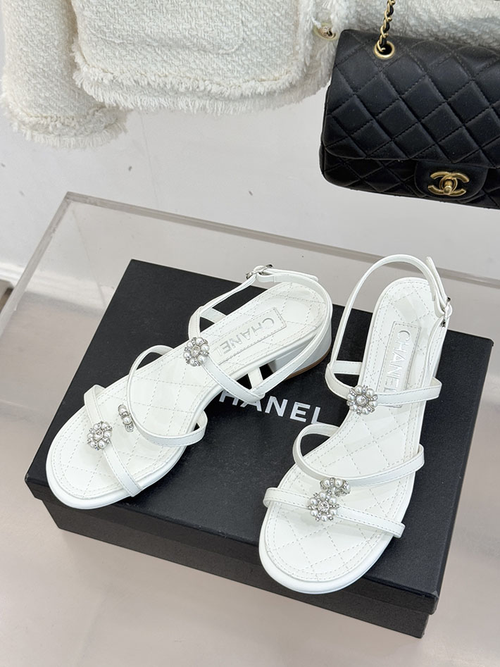 最高級シャネルスーパーコピー CHANEL ラグジュアリー サンダル ラミネート ラムスキン ホワイト 2630961 シャネル新作サンダル - 画像 (9)