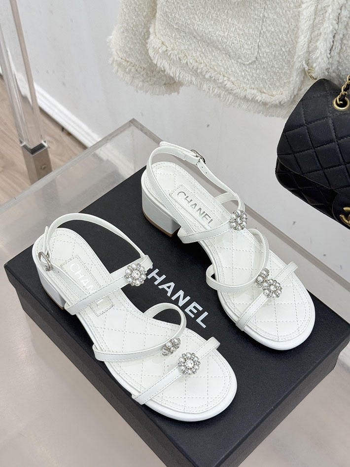 最高級シャネルスーパーコピー CHANEL ラグジュアリー サンダル ラミネート ラムスキン ホワイト 2630961 シャネル新作サンダル - 画像 (8)
