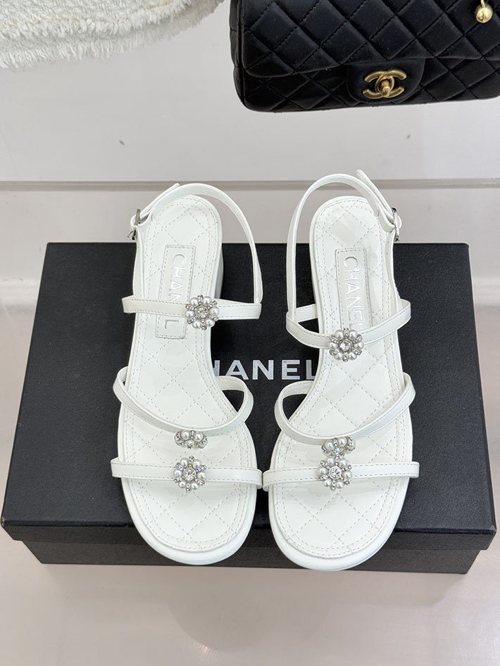 最高級シャネルスーパーコピー CHANEL ラグジュアリー サンダル ラミネート ラムスキン ホワイト 2630961 シャネル新作サンダル - 画像 (7)