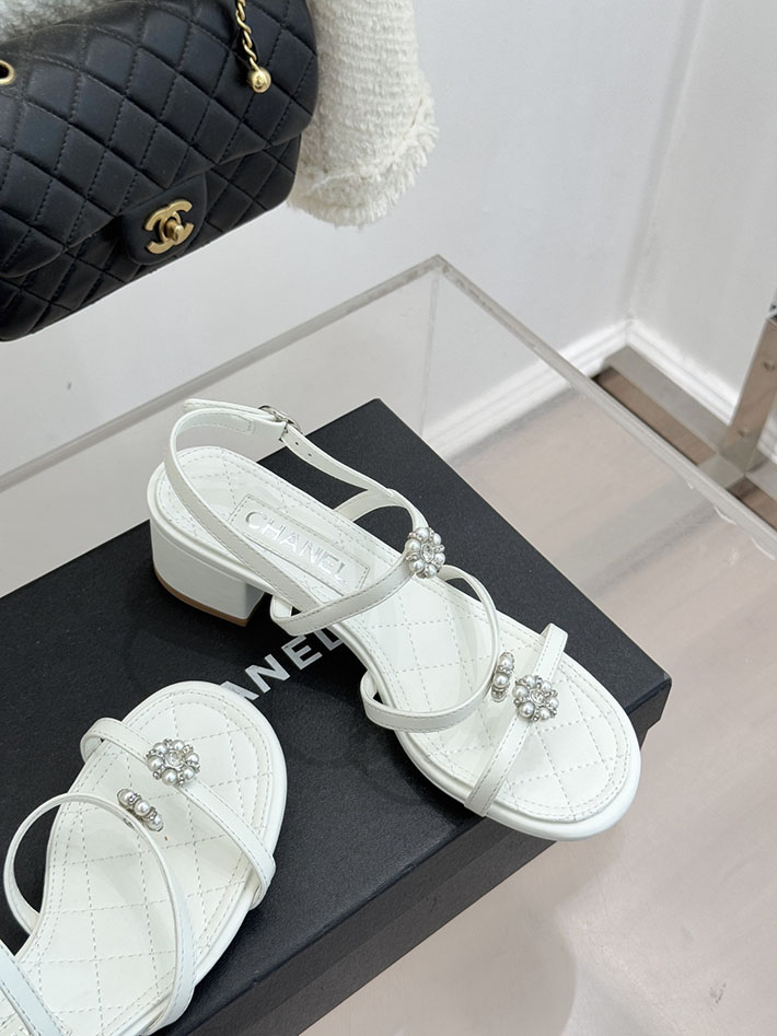 最高級シャネルスーパーコピー CHANEL ラグジュアリー サンダル ラミネート ラムスキン ホワイト 2630961 シャネル新作サンダル - 画像 (6)