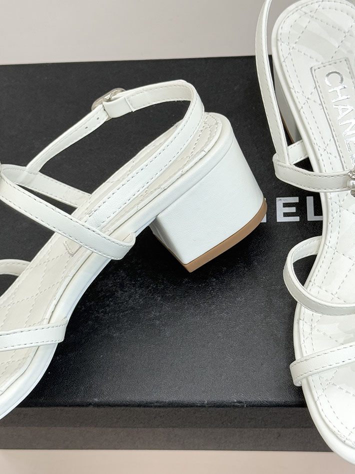 最高級シャネルスーパーコピー CHANEL ラグジュアリー サンダル ラミネート ラムスキン ホワイト 2630961 シャネル新作サンダル - 画像 (5)