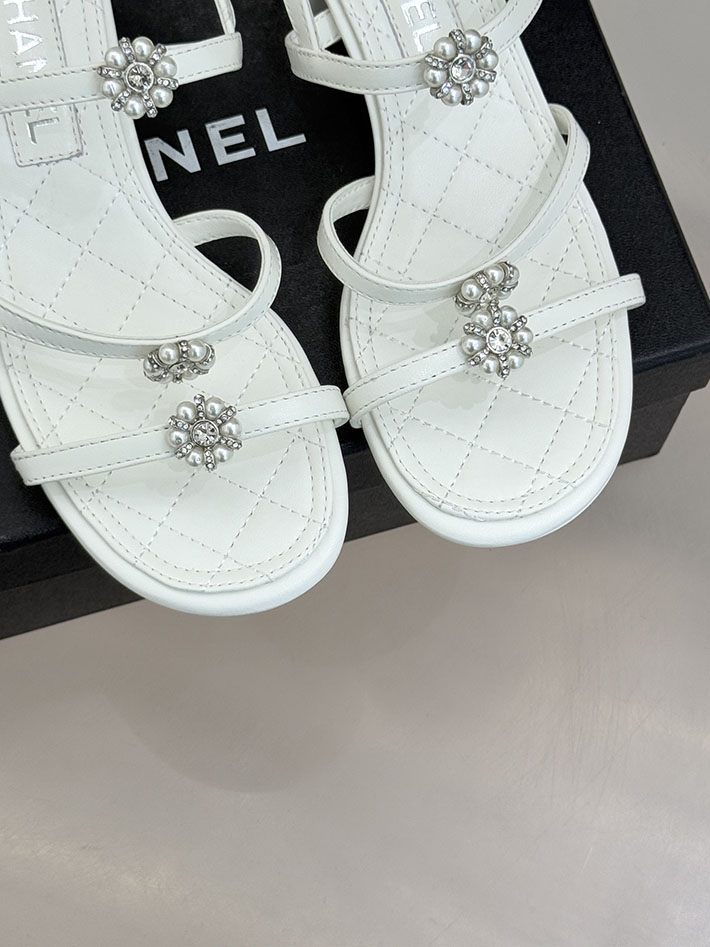 最高級シャネルスーパーコピー CHANEL ラグジュアリー サンダル ラミネート ラムスキン ホワイト 2630961 シャネル新作サンダル - 画像 (4)
