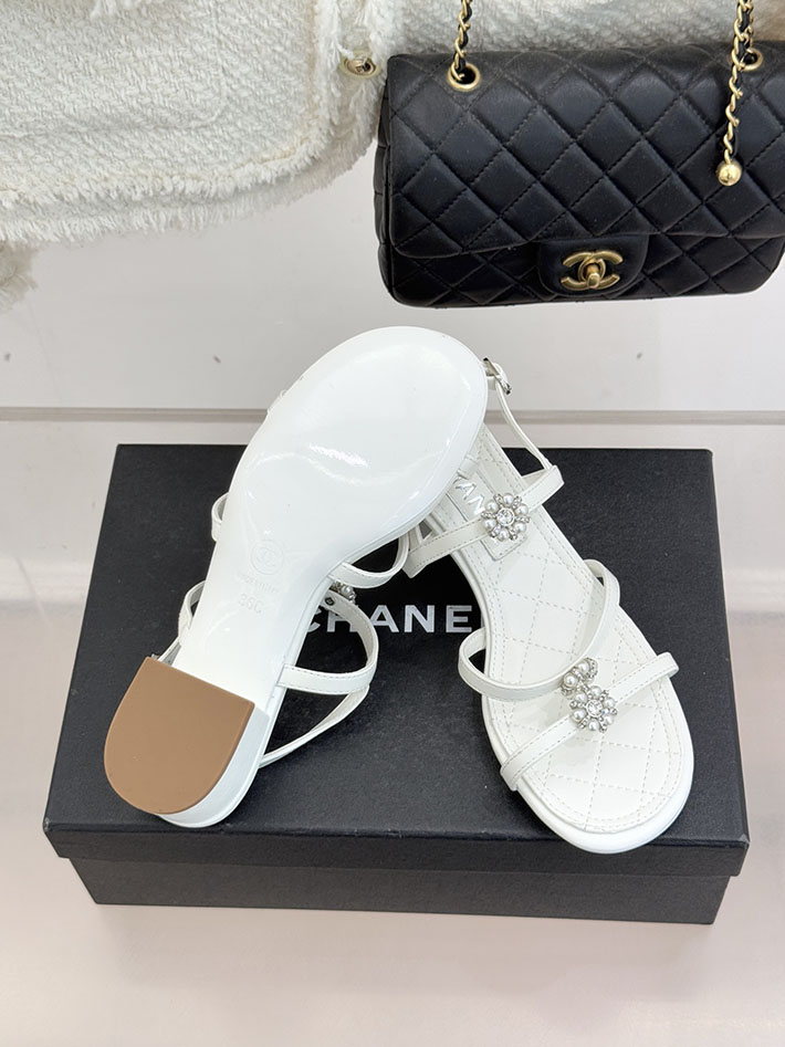 最高級シャネルスーパーコピー CHANEL ラグジュアリー サンダル ラミネート ラムスキン ホワイト 2630961 シャネル新作サンダル - 画像 (2)