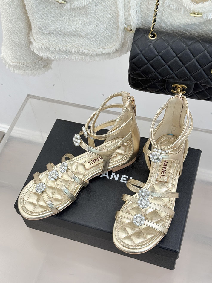 最高級シャネルスーパーコピー CHANEL グラディエーター サンダル ラミネート ラムスキン 新作 ゴールド 2630966 レディース シャネル サンダル - 画像 (9)