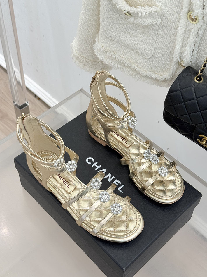 最高級シャネルスーパーコピー CHANEL グラディエーター サンダル ラミネート ラムスキン 新作 ゴールド 2630966 レディース シャネル サンダル - 画像 (8)