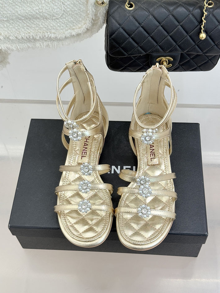 最高級シャネルスーパーコピー CHANEL グラディエーター サンダル ラミネート ラムスキン 新作 ゴールド 2630966 レディース シャネル サンダル - 画像 (7)