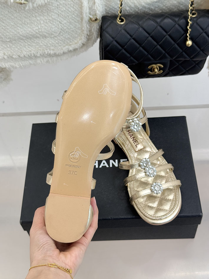 最高級シャネルスーパーコピー CHANEL グラディエーター サンダル ラミネート ラムスキン 新作 ゴールド 2630966 レディース シャネル サンダル - 画像 (2)